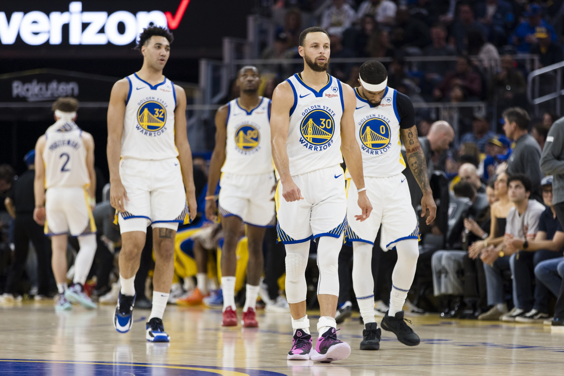 爱游戏平台-窗口期NBA总决赛传出新动向，巴塞罗那豪取连胜，管理层表态——态度坚定，轮换策略成焦点的简单介绍