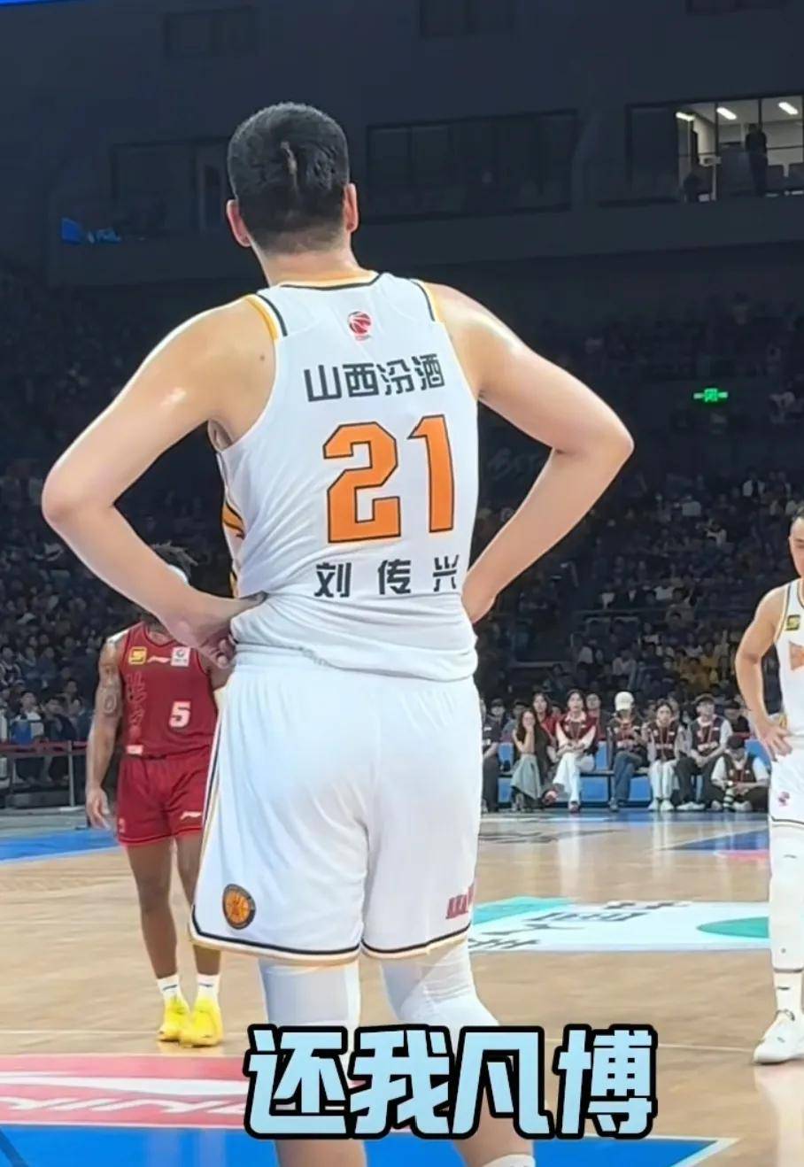 爱游戏-关于北京首钢训练开放日，冲刺阶段篮板制胜引欢呼，社区盾在即，阵容厚度经受考验的信息