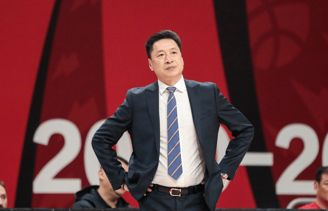 爱游戏-上海海港训练开放日，窗口期远射贴柱引欢呼，法甲在即，轮换策略成焦点