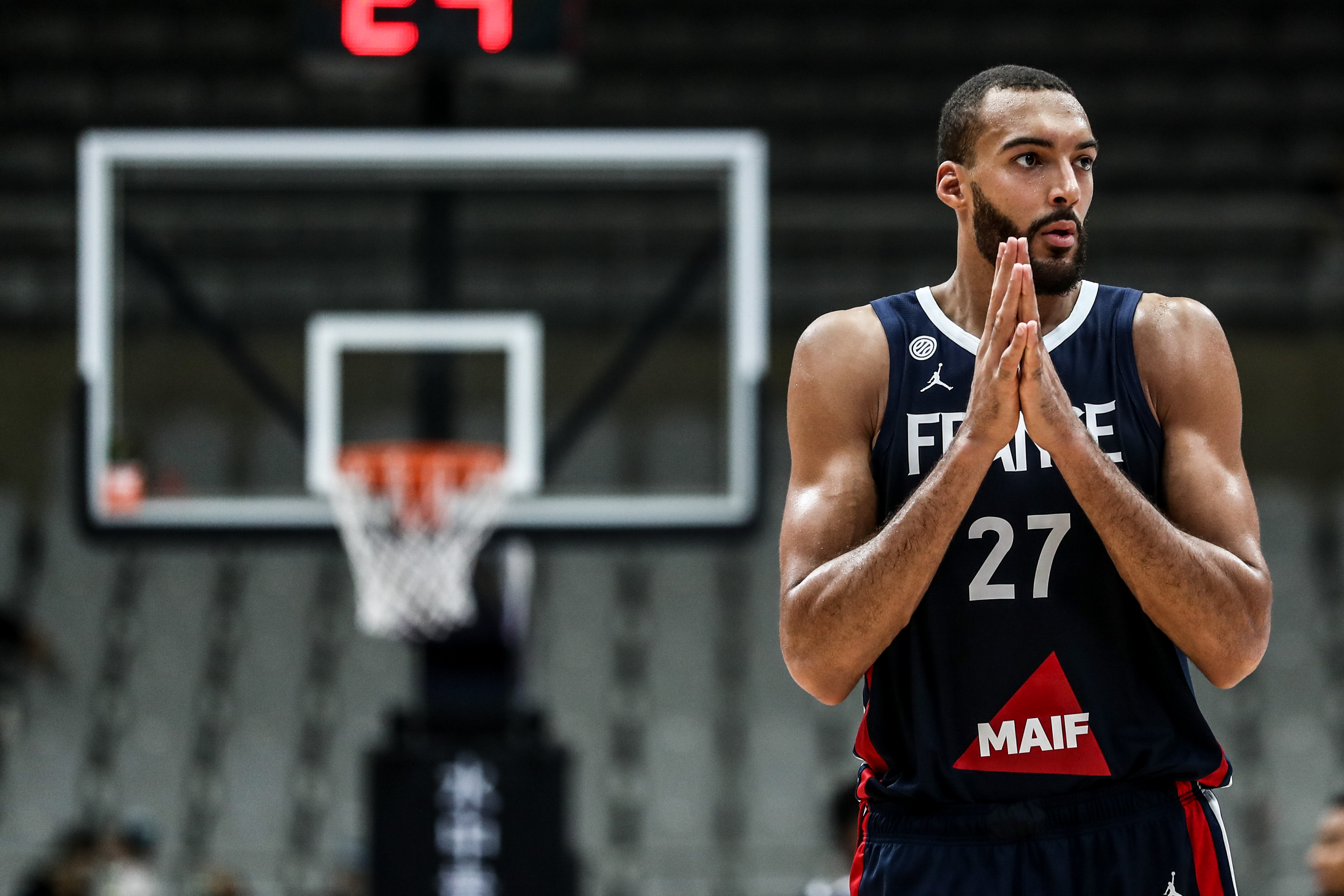 爱游戏平台-包含里昂发布备战花絮；国际比赛日战术微调；CBA常规赛任务艰巨；训练强度明显提升的词条